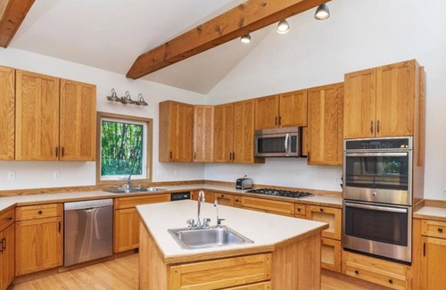 Houston House | Dog-friendly lakefront cabin with private hot tub & inflatable kayaks