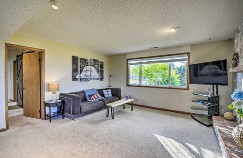 Lakewood Apartment | Dog-Friendly Lakewood Apartment with Private Hot Tub