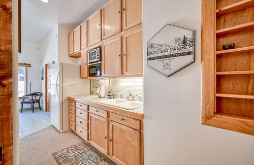 Taos Ski Valley House | Dog-friendly lodge with private hot tub, game room & amazing views