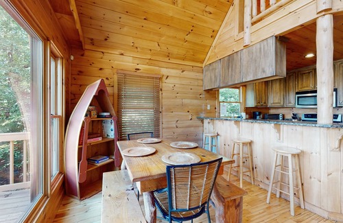 Blue Ridge Cabin | Dog-friendly log cabin with lovely views, game room & wet bar