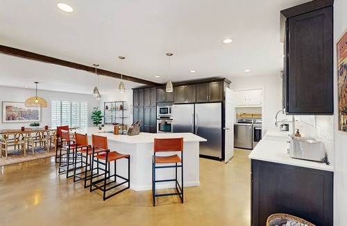 Casas Adobes West House | Dog-friendly modern stay with a heated private pool, sun room, & grill