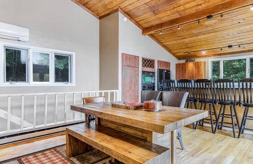 Beech Mountain Ski Chalet | Dog-Friendly Mountainview Chalet with Free WiFi, Fireplace, Decks, & Firepit