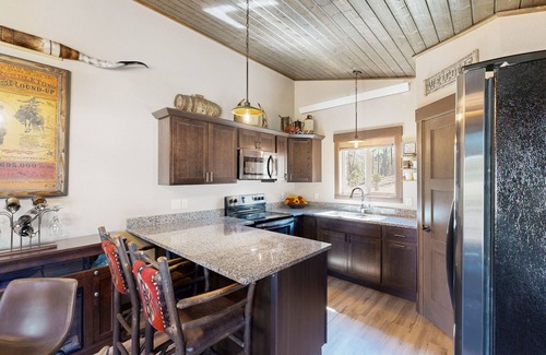Sturgis Cabin | Dog-friendly mountain view cabin with a washer/dryer, BBQ, & full kitchen