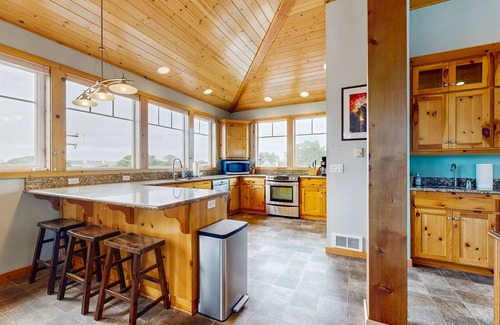 Neskowin House | Dog-friendly Neskowin Village home w/ocean views, private hot tub, & patio