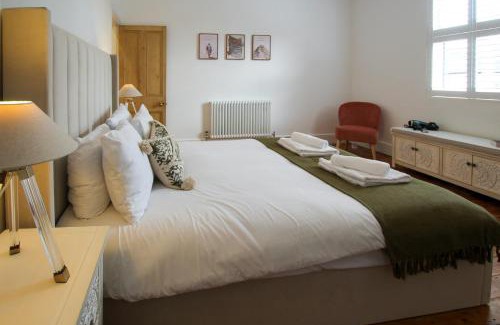 Neston House | Dog-Friendly Neston Home with Garden Retreat by Rework Accommodation