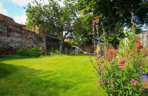 Neston House | Dog-Friendly Neston Home with Garden Retreat by Rework Accommodation