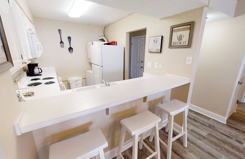 Gulf Lagoon Beach Condo | Dog Friendly, New beds, Master bedroom on Gulf Free Golf and Activities Daily