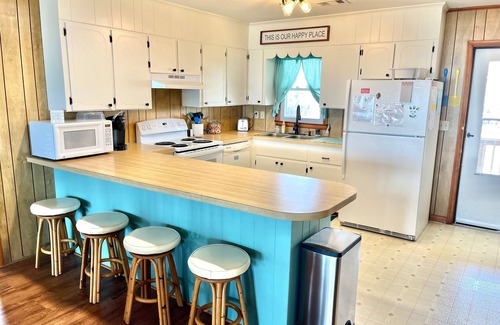 Holden Beach House | Dog friendly, oceanfront home 4BR/2BA, 5 minute walk to main island attractions.