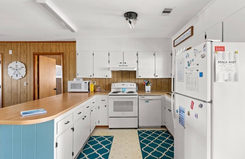 Holden Beach House | Dog friendly, oceanfront home 4BR/2BA, 5 minute walk to main island attractions.
