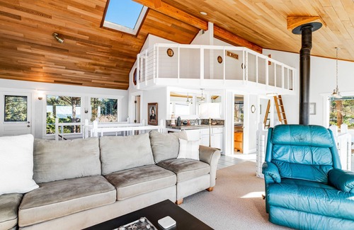Lincoln City House | Dog-friendly oceanfront home with views, fireplace, hot tub & washer/dryer