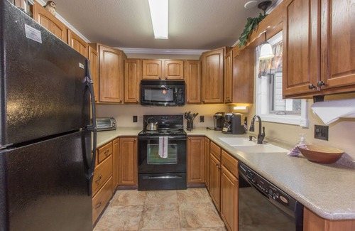 Ouray House | Dog Friendly-Overlooking River-Next to Ouray Hot Springs-Fiber Optic WiFi