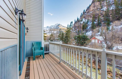 Ouray House | Dog Friendly-Overlooking River-Next to Ouray Hot Springs-Fiber Optic WiFi