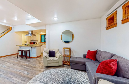 Langley House | Dog-friendly quiet woodland cabin with a porch, near downtown Langley