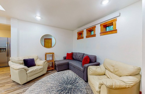 Langley House | Dog-friendly quiet woodland cabin with a porch, near downtown Langley