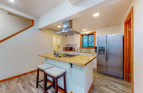 Langley House | Dog-friendly quiet woodland cabin with a porch, near downtown Langley