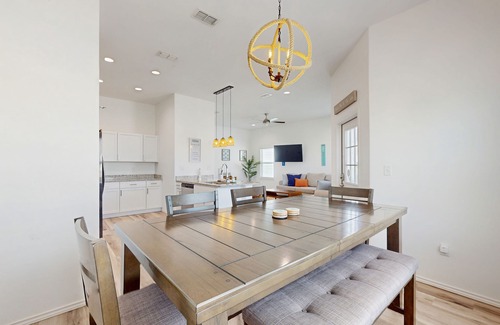 Rockport House | Dog-friendly retreat with games for all ages & stunning views - steps to sand