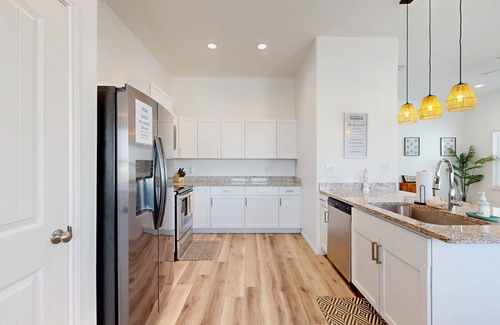 Rockport House | Dog-friendly retreat with games for all ages & stunning views - steps to sand