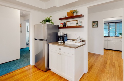 Wedgwood House | Dog-friendly retreat with gorgeous garden & setting - near the best of Seattle