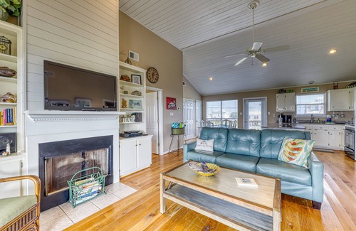 Dauphin Island House | Dog-friendly seaside home with WiFi, deck, amazing views, minutes from beach