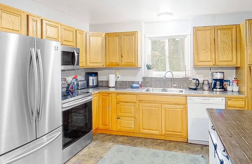 Eagle River Apartment | Dog-friendly serene mountain retreat with W/D on-site & nearby hiking trails