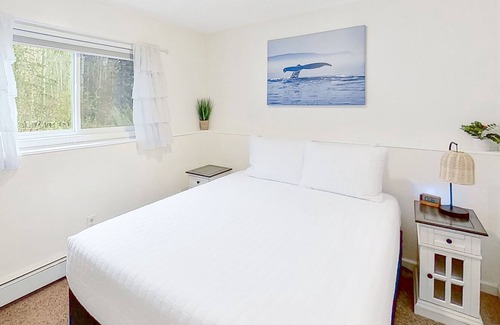 Eagle River Apartment | Dog-friendly serene mountain retreat with W/D on-site & nearby hiking trails