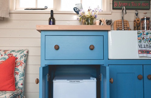 Bilsington Cabin | Dog Friendly Shepherd's Hut, Perfect for Couples
