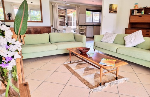 Currimundi House | Dog friendly, spacious duplex, close to beautiful Currimundi beach.