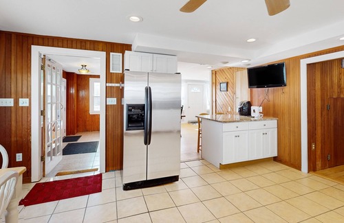 Scituate House | Dog-friendly, spacious coastal retreat with large deck & W/D - walk to beaches
