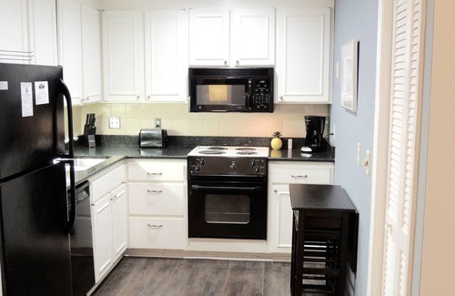 West Beach Cottage | Dog friendly Sparrow Pond Cottage