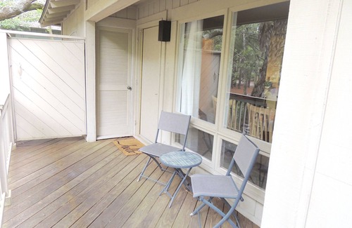 West Beach Cottage | Dog friendly Sparrow Pond Cottage