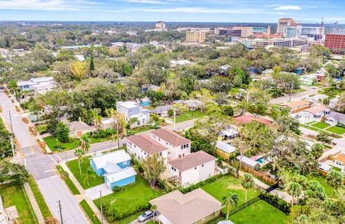Gillespie Park Apartment | Dog-friendly studio with a full kitchen & AC - close to shops & restaurants