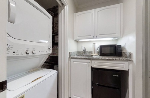 Fernandina Beach Apartment | Dog-Friendly Tennis Villas Condo With Prime Location + Shared Pool, Free WiFi
