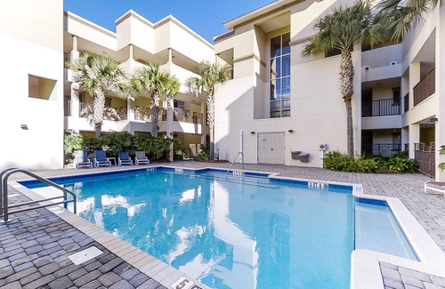 Fernandina Beach Apartment | Dog-Friendly Tennis Villas Condo With Prime Location + Shared Pool, Free WiFi