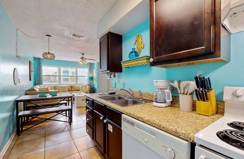 Navarre Beach House | Dog-Friendly, Townhome by the Beach w/a Full Kitchen plus Front & Rear Decks