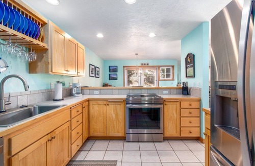 Shorepine Village House | Dog Friendly Townhome, Deck, Trails and Easy Beach Access
