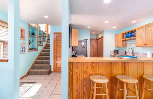Shorepine Village House | Dog Friendly Townhome, Deck, Trails and Easy Beach Access