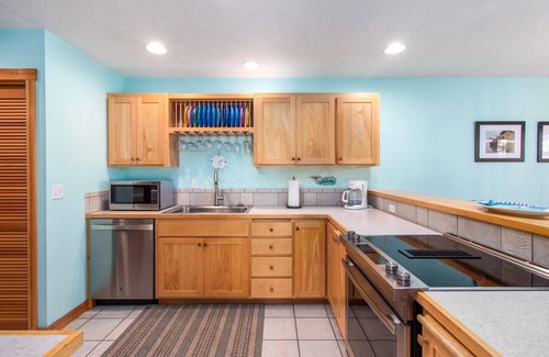 Shorepine Village House | Dog Friendly Townhome, Deck, Trails and Easy Beach Access