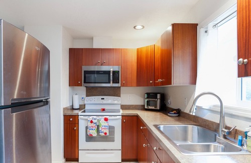 Orchidlands Estates House | Dog-friendly tropical escape with fast WiFi, W/D and partial AC - close to beach