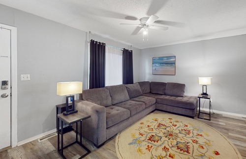 Midwest City House | Dog-friendly, updated home in a great location - walk to restaurants, shops