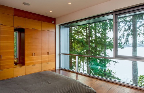 Bainbridge Island House | Dog-Friendly Home on Bainbridge Island Bay