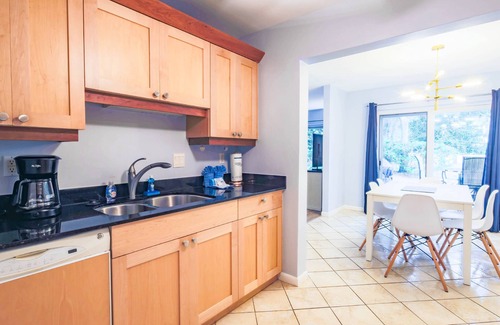 Sea Pines Condo | Dog Friendly! Community Pool, Walk to Harbour Town Shops & Restaurants