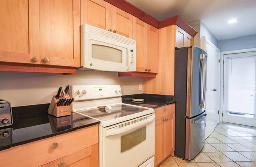 Sea Pines Condo | Dog Friendly! Community Pool, Walk to Harbour Town Shops & Restaurants
