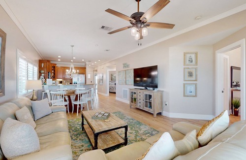 Independence Square Condo | Dog-friendly beachfront paradise with WiFi, AC, washer/dryer