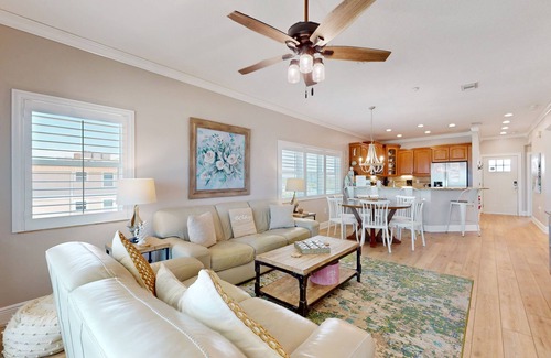 Independence Square Condo | Dog-friendly beachfront paradise with WiFi, AC, washer/dryer