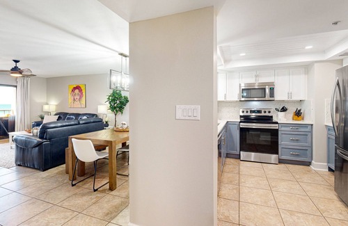 Indian Rocks Beach Condo | Dog-friendly beachfront condo with pool, hot tub, tennis & AC -snowbird-friendly