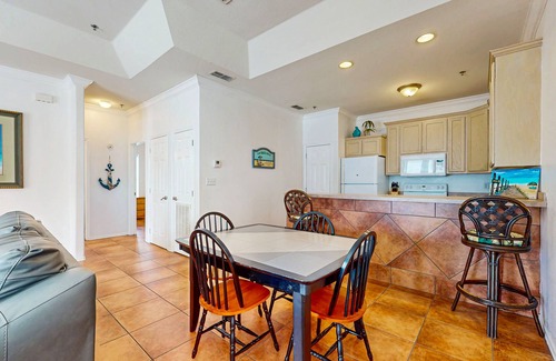 South Padre Island Condo | Dog-friendly condo with WiFi & pool - one block to beach access