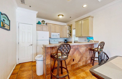 South Padre Island Condo | Dog-friendly condo with WiFi & pool - one block to beach access