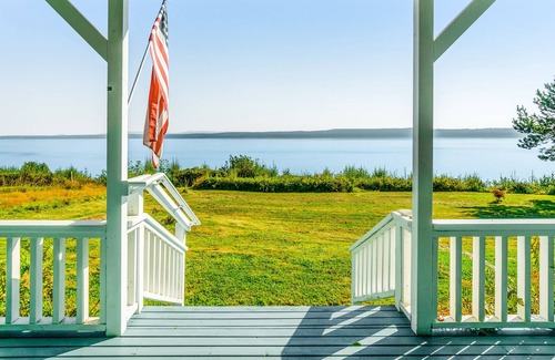 Nordland Cottage | Dog-friendly waterfront home with private hot tub, views & wood stove