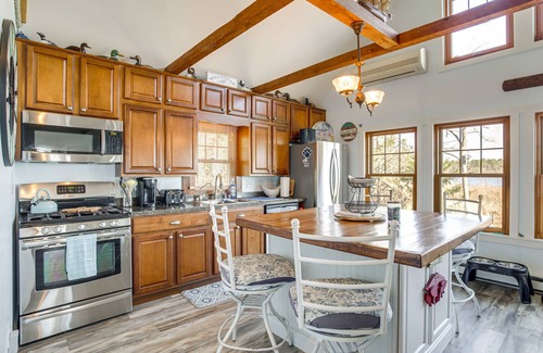 Westover Cottage | Dog-Friendly Westover Cottage w/River Access!