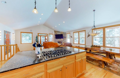 Kingswood Estates House | Dog-friendly wilderness retreat with hot tub, grill, two fireplaces & W/D